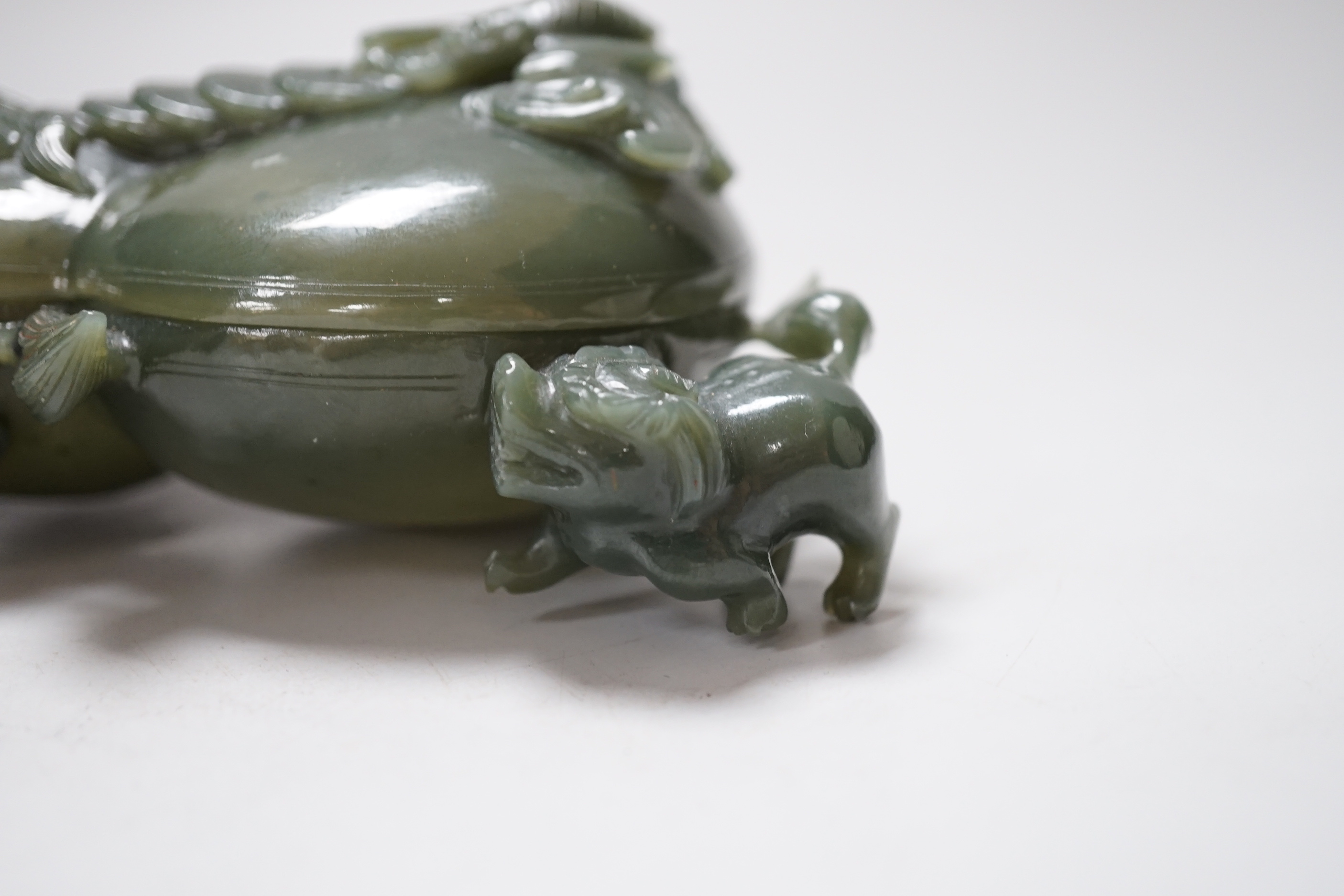 A Chinese spinach green jade double gourd shaped box and cover, 17cm